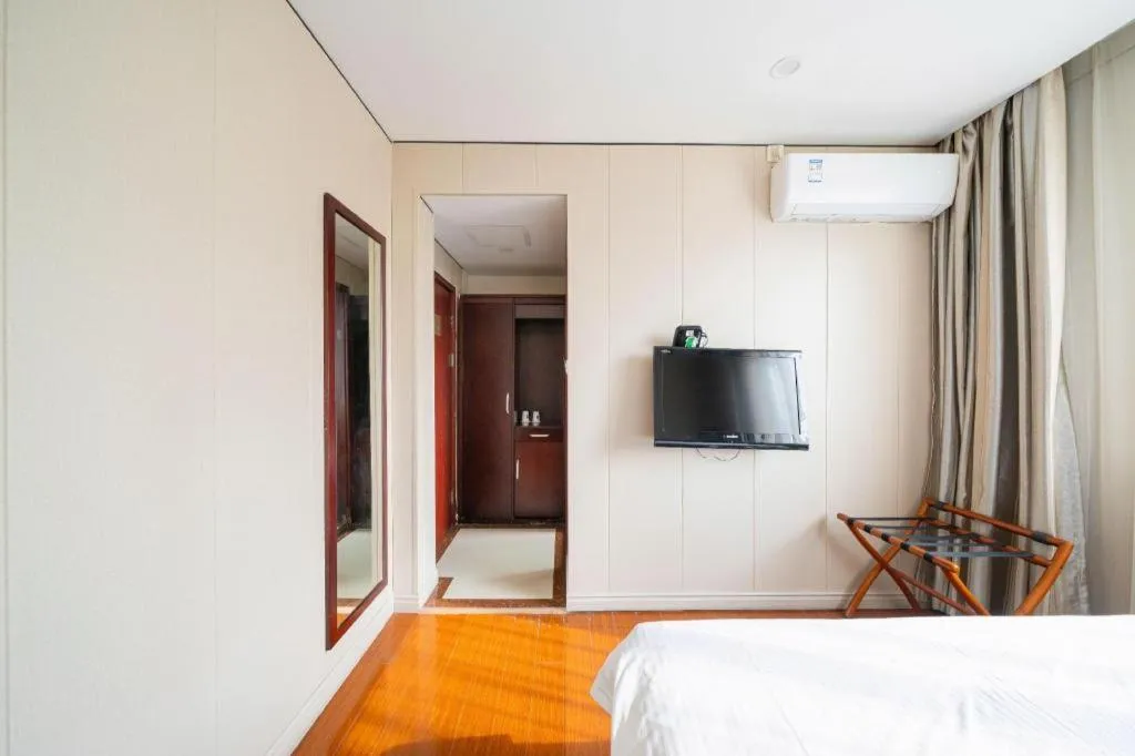 Bed in GreenTree Alliance Shanghai Railway Station QiuJiang Road Hotel