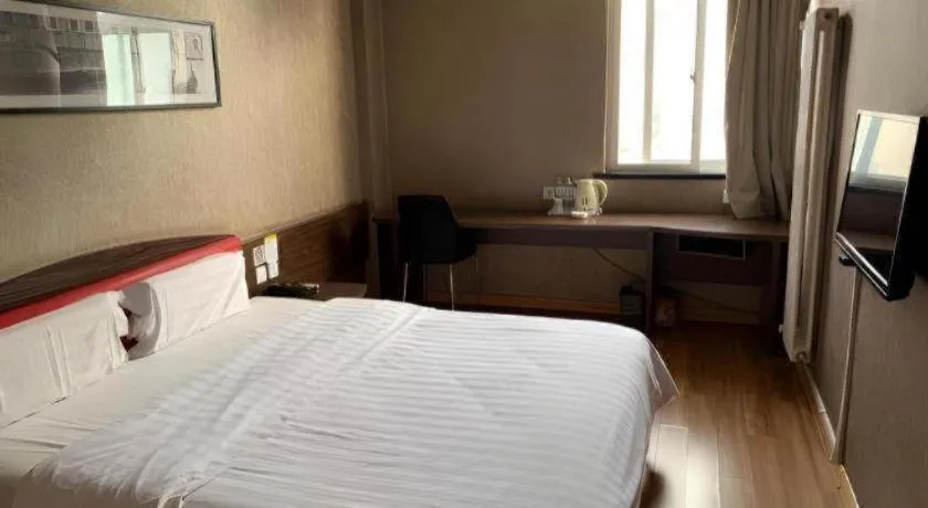 Bed in 7 Days Inn Qingdao Liaoyang West Road Xinye Plaza Metro Station