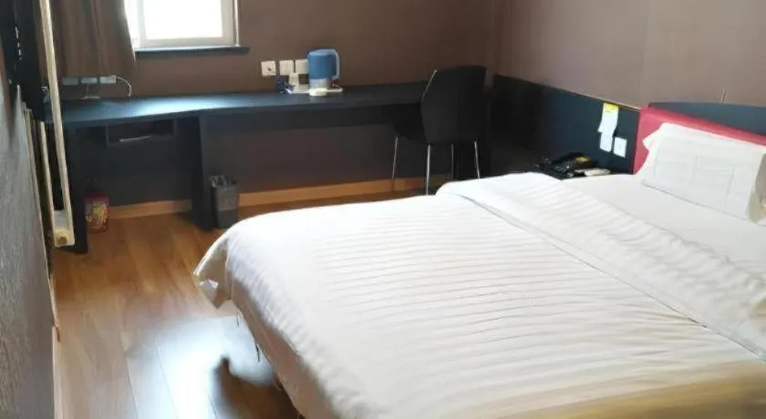 Bed in 7 Days Inn Qingdao Liaoyang West Road Xinye Plaza Metro Station