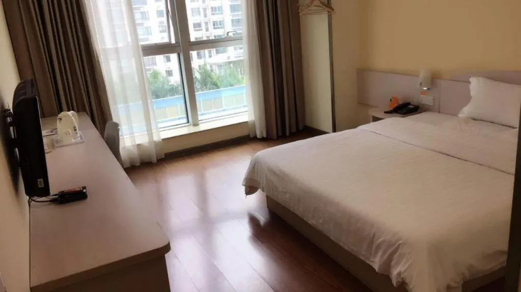 Bed in 7 Days Inn Qingdao Liaoyang West Road Xinye Plaza Metro Station