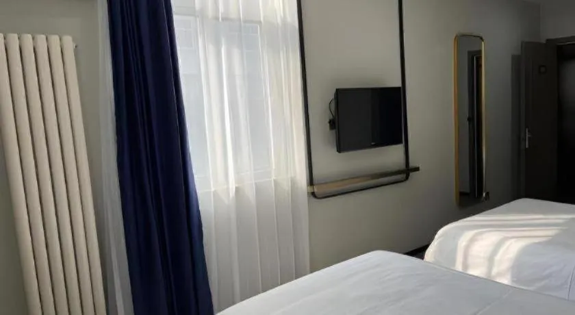 Bed in 7 Days Inn Qingdao Liaoyang West Road Xinye Plaza Metro Station