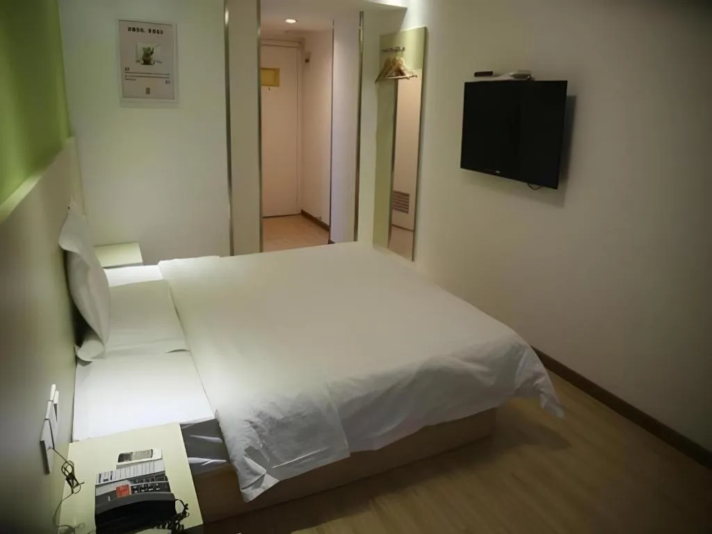 Bed in 7 Days Inn Qingdao Liaoyang West Road Xinye Plaza Metro Station