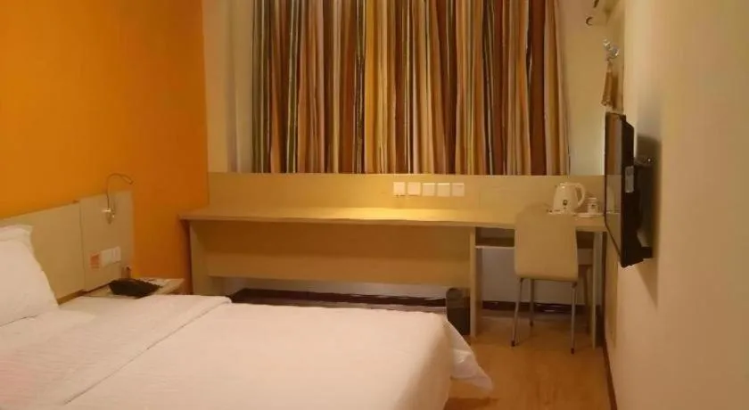 Bed in 7 Days Inn Qingdao Liaoyang West Road Xinye Plaza Metro Station