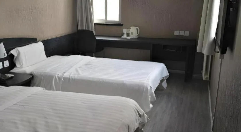 Bed in 7 Days Inn Qingdao Liaoyang West Road Xinye Plaza Metro Station