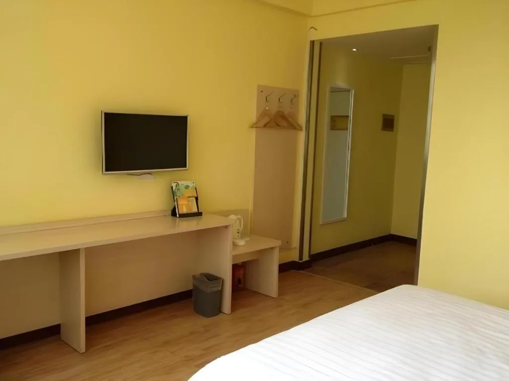 Bed in 7 Days Inn Qingdao Liaoyang West Road Xinye Plaza Metro Station