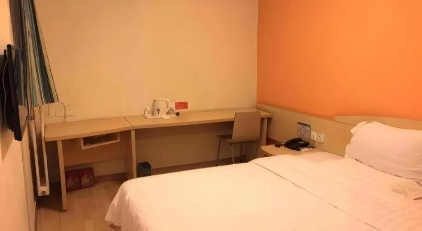 Bed in 7 Days Inn Qingdao Liaoyang West Road Xinye Plaza Metro Station