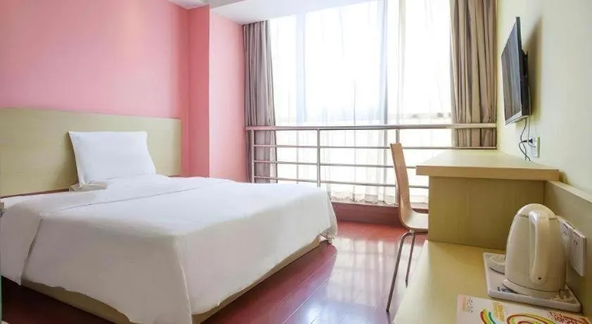Bed in 7 Days Inn Qingdao Liaoyang West Road Xinye Plaza Metro Station