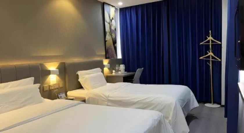 Bed in 7 Days Inn Qingdao Liaoyang West Road Xinye Plaza Metro Station