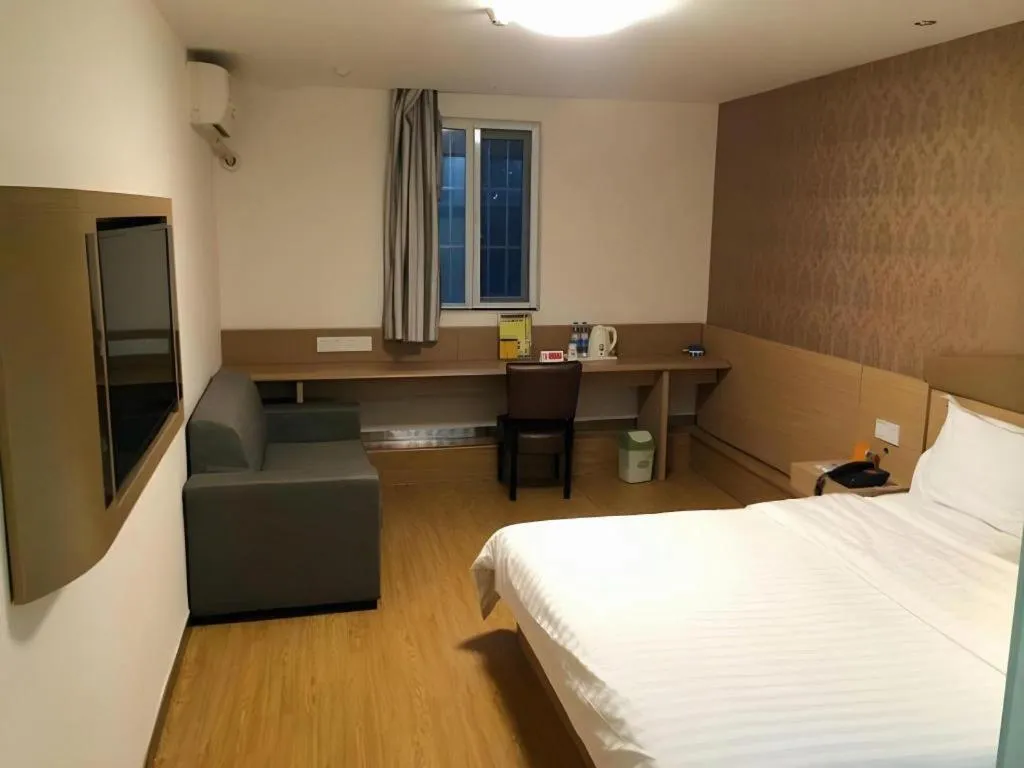 Bed in 7 Days Inn Wuhan Dingziqiao Zhongnan Road Metro Station