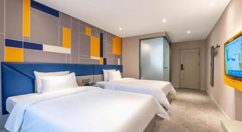 Bed in 7 Days Inn Wuhan Dingziqiao Zhongnan Road Metro Station