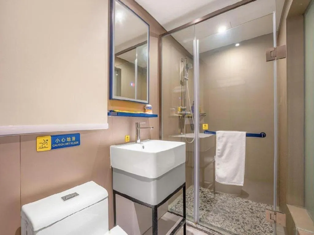 7 Days Inn Wuhan Dingziqiao Zhongnan Road Metro Station