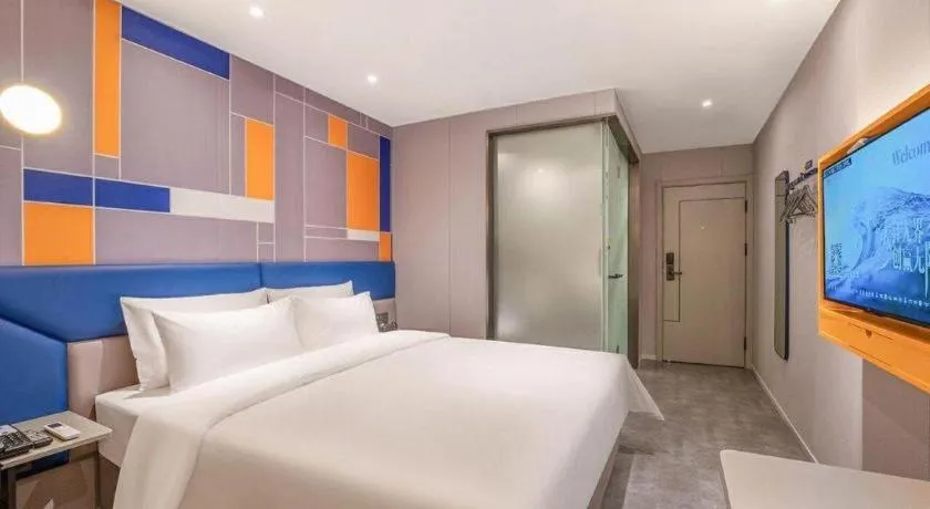 Bed in 7 Days Inn Wuhan Dingziqiao Zhongnan Road Metro Station
