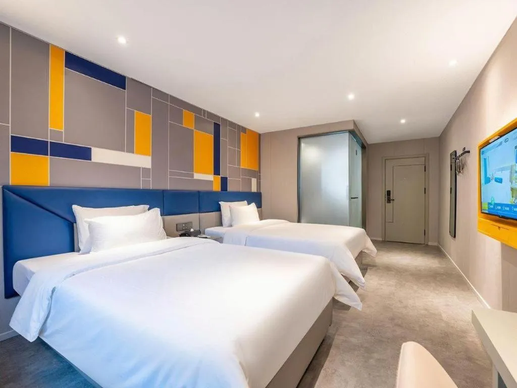 Bed in 7 Days Inn Wuhan Dingziqiao Zhongnan Road Metro Station