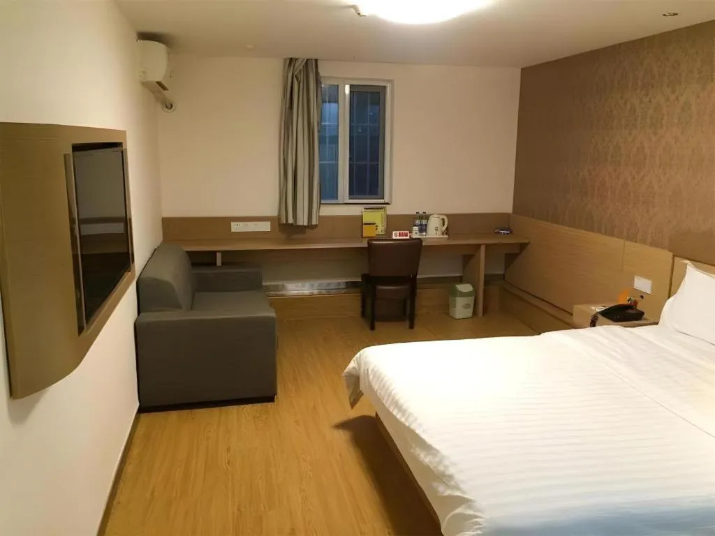 Bed in 7 Days Inn Wuhan Dingziqiao Zhongnan Road Metro Station
