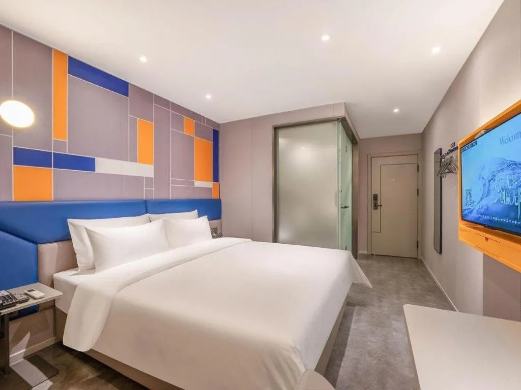 Bed in 7 Days Inn Wuhan Dingziqiao Zhongnan Road Metro Station