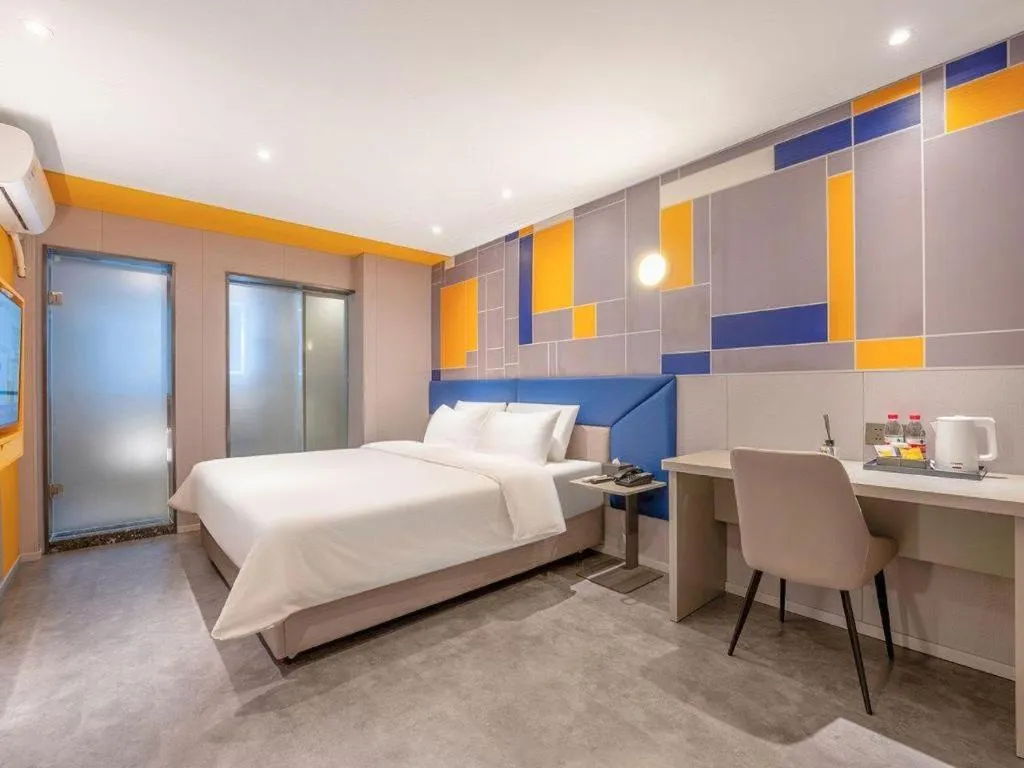 Bed in 7 Days Inn Wuhan Dingziqiao Zhongnan Road Metro Station