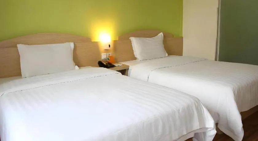 Bed in 7 Days Inn Wuhan Dingziqiao Zhongnan Road Metro Station