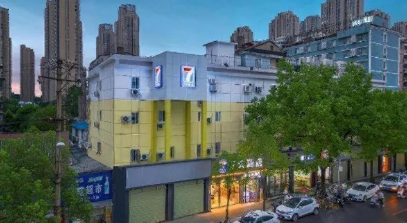 7 Days Inn Wuhan Dingziqiao Zhongnan Road Metro Station