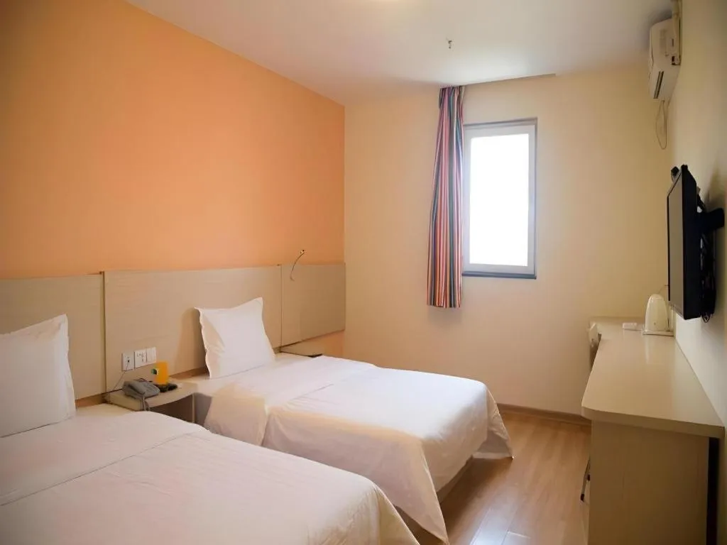 Bed in 7 Days Inn Xi'an North Economic Development Zone 4th Fengcheng Road