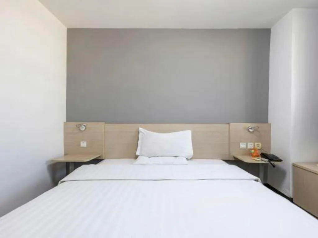 Bed in 7 Days Inn Tianjin Binhai New District Yujiabao Metro Station