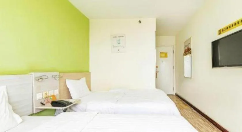 Bed in 7 Days Inn Tianjin Binhai New District Yujiabao Metro Station