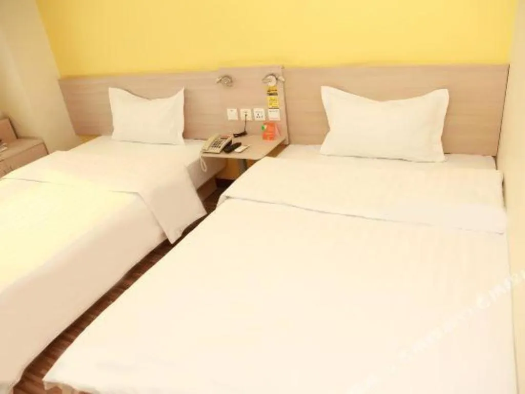 Bed in 7 Days Inn Tianjin Binhai New District Yujiabao Metro Station