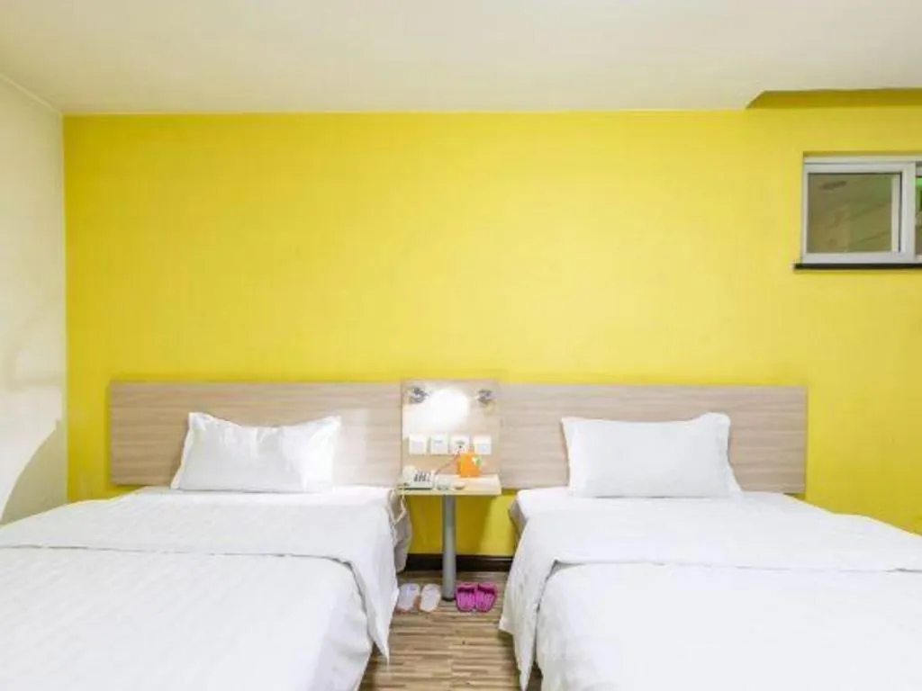 Bed in 7 Days Inn Tianjin Binhai New District Yujiabao Metro Station