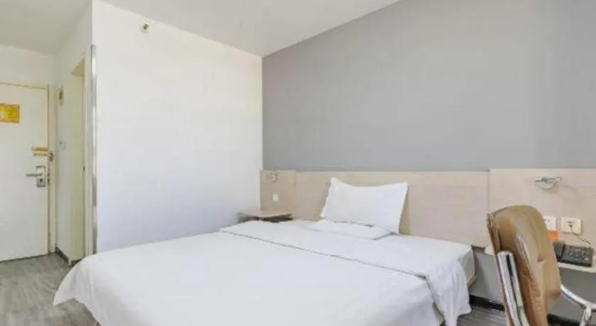 Bed in 7 Days Inn Tianjin Binhai New District Yujiabao Metro Station