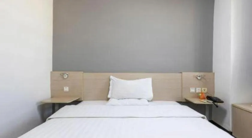 Bed in 7 Days Inn Tianjin Binhai New District Yujiabao Metro Station