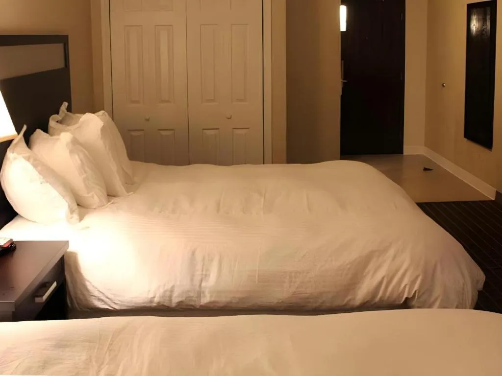 Bed in Alhambra Hotel