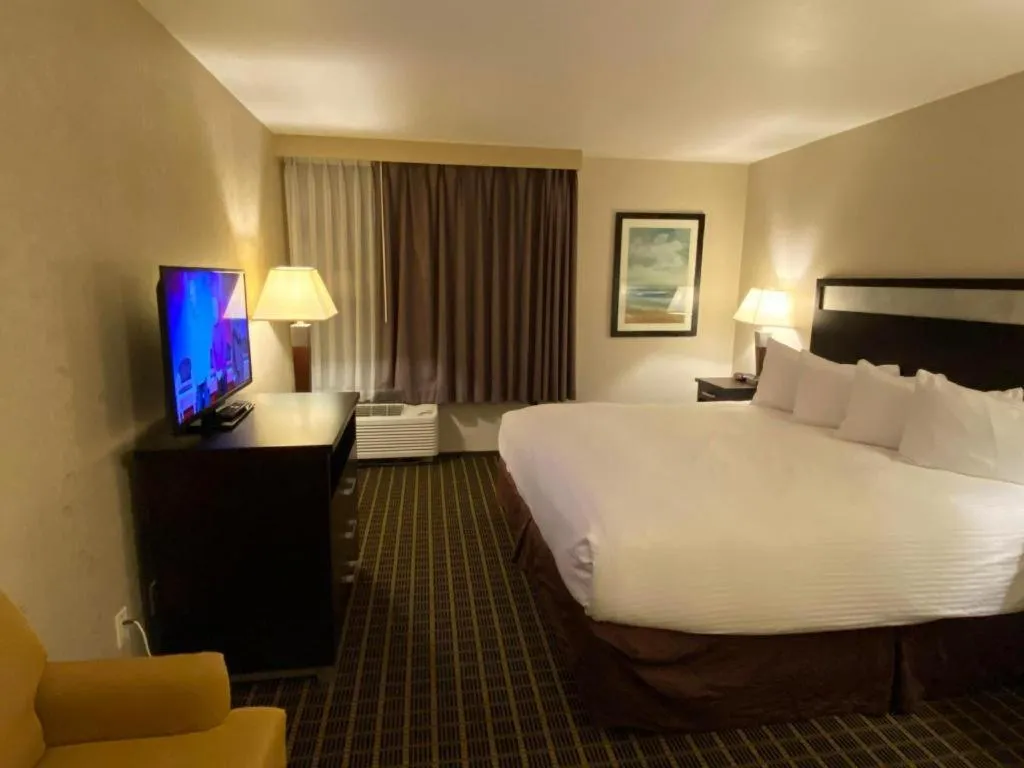 Bed in Alhambra Hotel