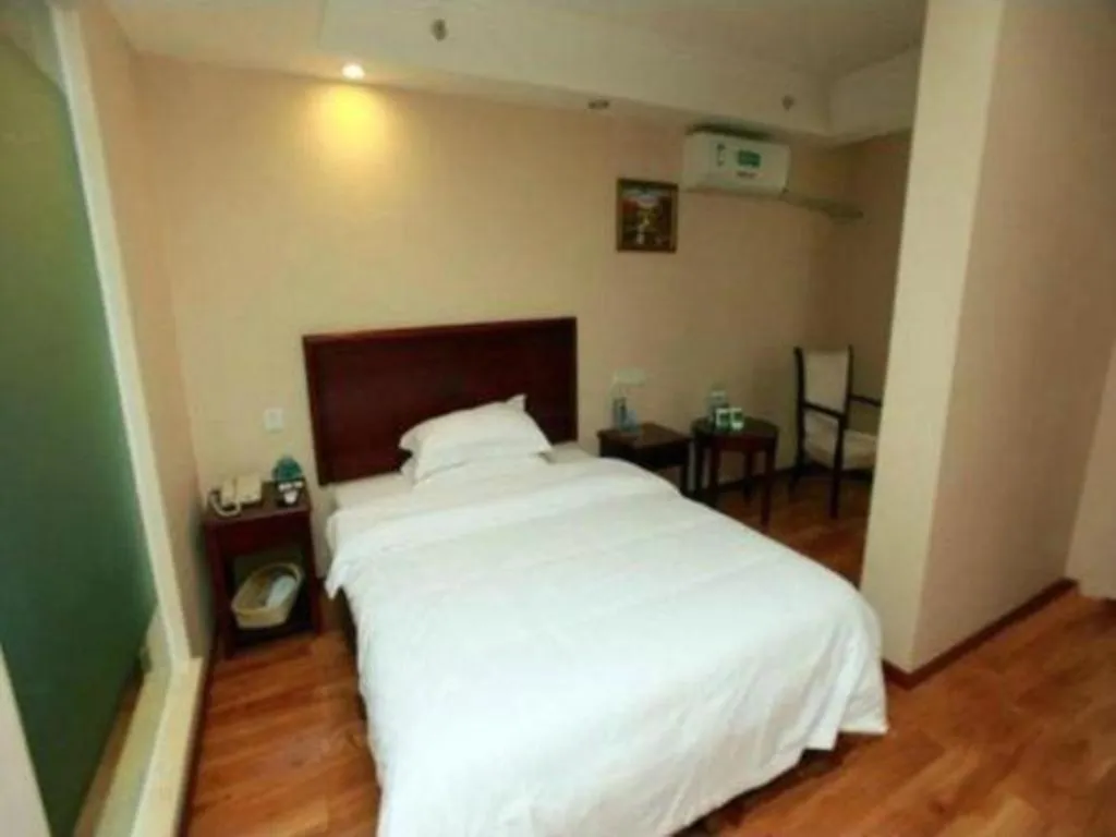 Bed in GreenTree Inn Chengdu North Railway Station Beichengtianjie Business Hotel