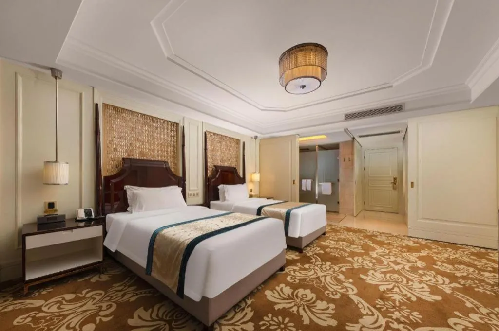 Bed in Lake Piedmont International Hotel