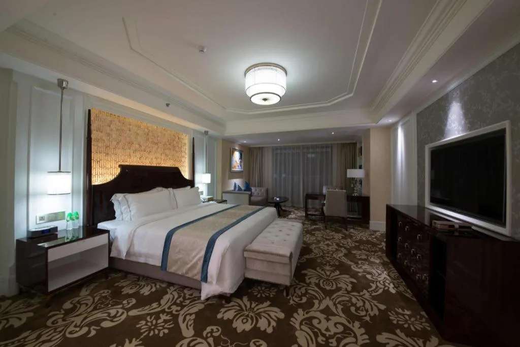 Bed in Lake Piedmont International Hotel