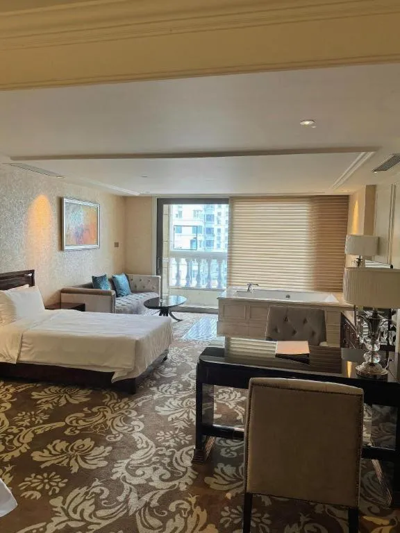 Bed in Lake Piedmont International Hotel