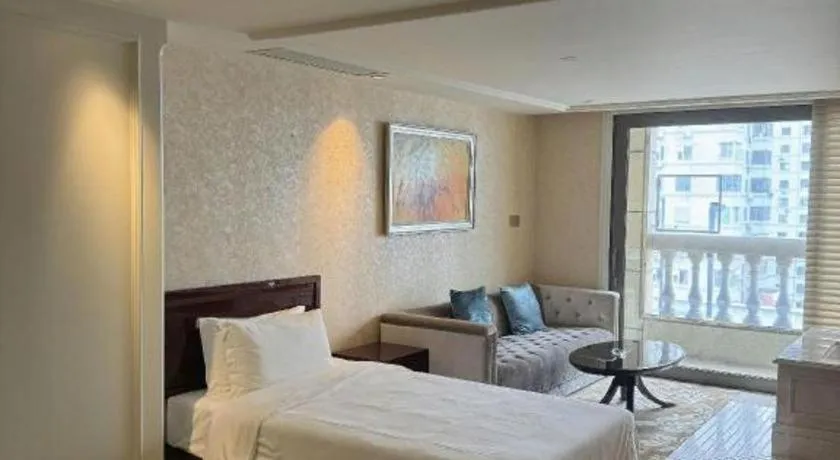 Bed in Lake Piedmont International Hotel