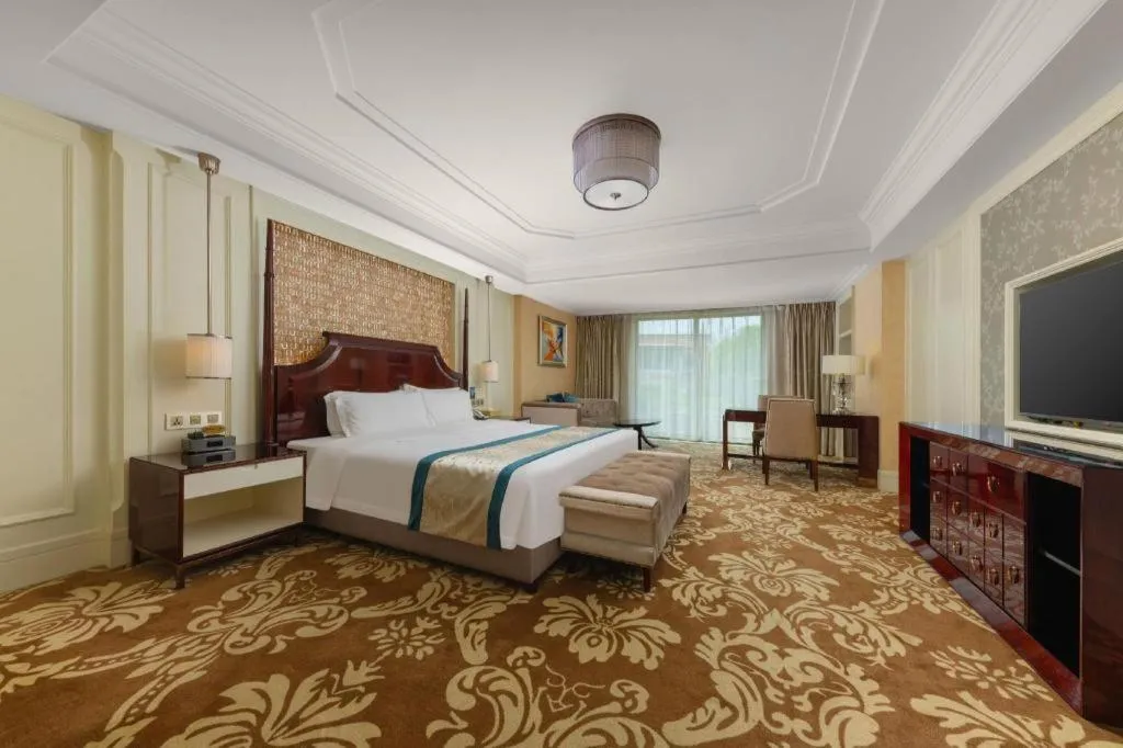 Bed in Lake Piedmont International Hotel