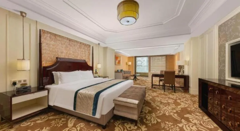 Bed in Lake Piedmont International Hotel