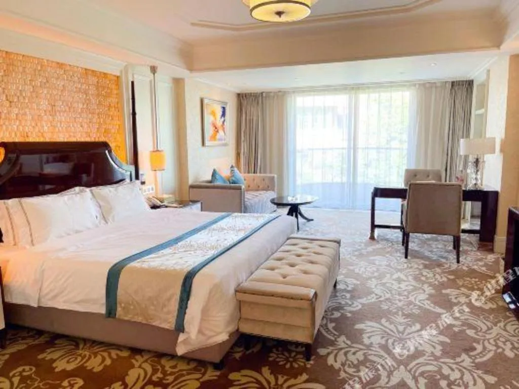 Bed in Lake Piedmont International Hotel