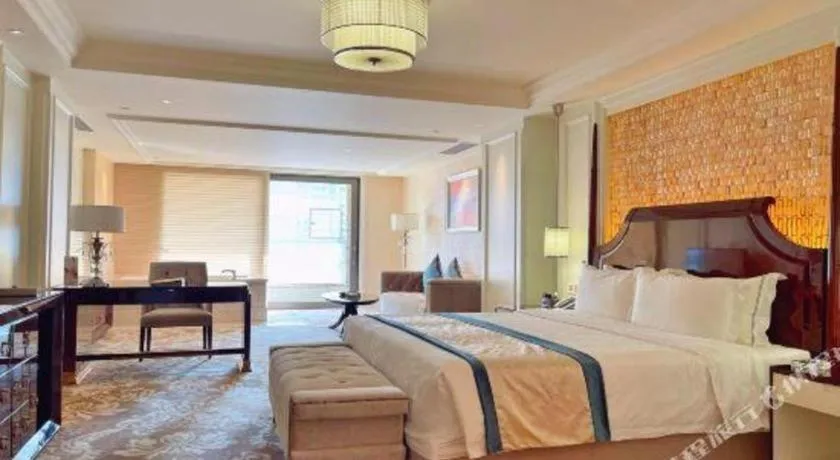 Bed in Lake Piedmont International Hotel