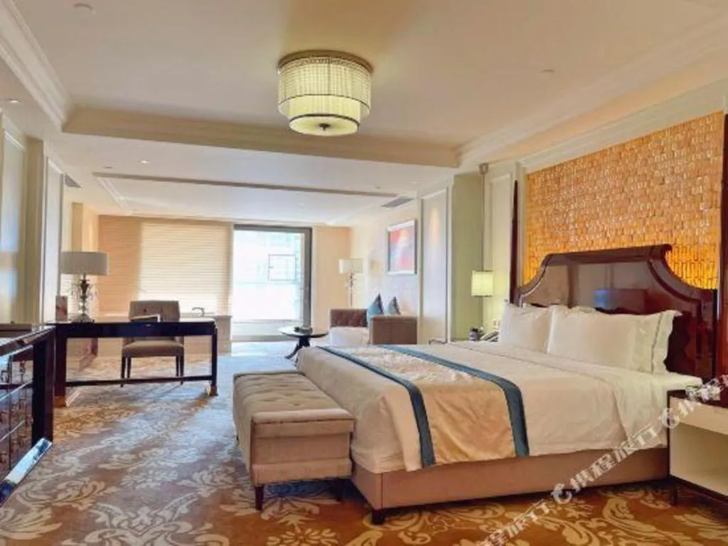 Bed in Lake Piedmont International Hotel