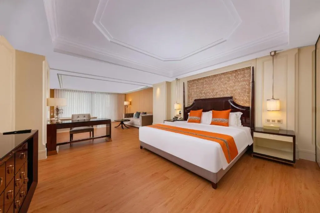 Bed in Lake Piedmont International Hotel