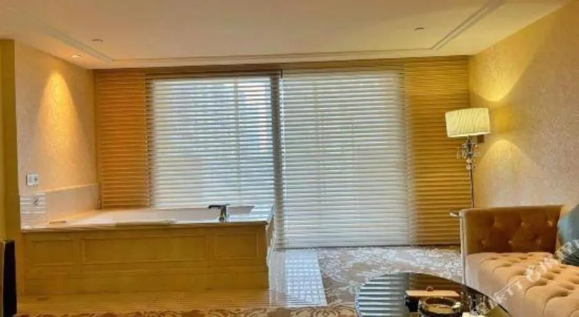 Bed in Lake Piedmont International Hotel