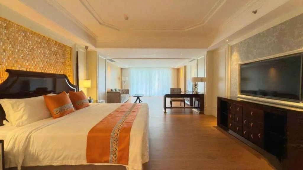 Bed in Lake Piedmont International Hotel