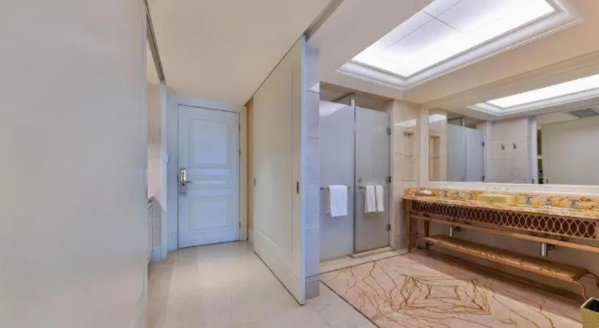 Bed in Lake Piedmont International Hotel