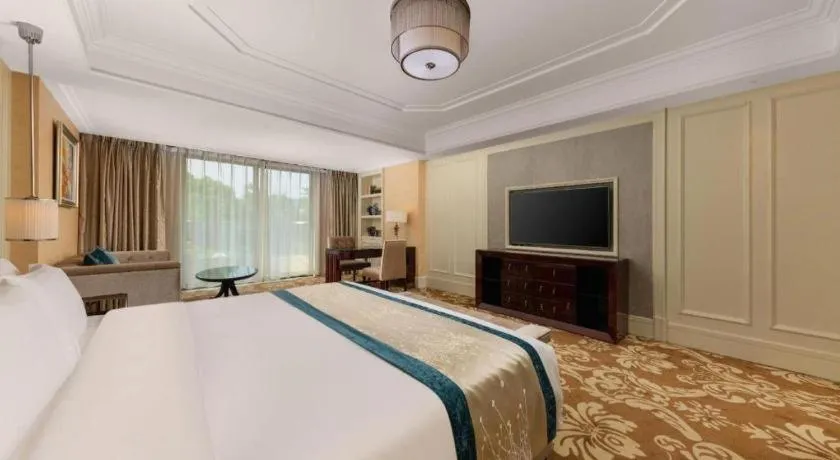 Bed in Lake Piedmont International Hotel