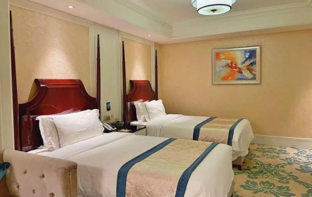 Bed in Lake Piedmont International Hotel