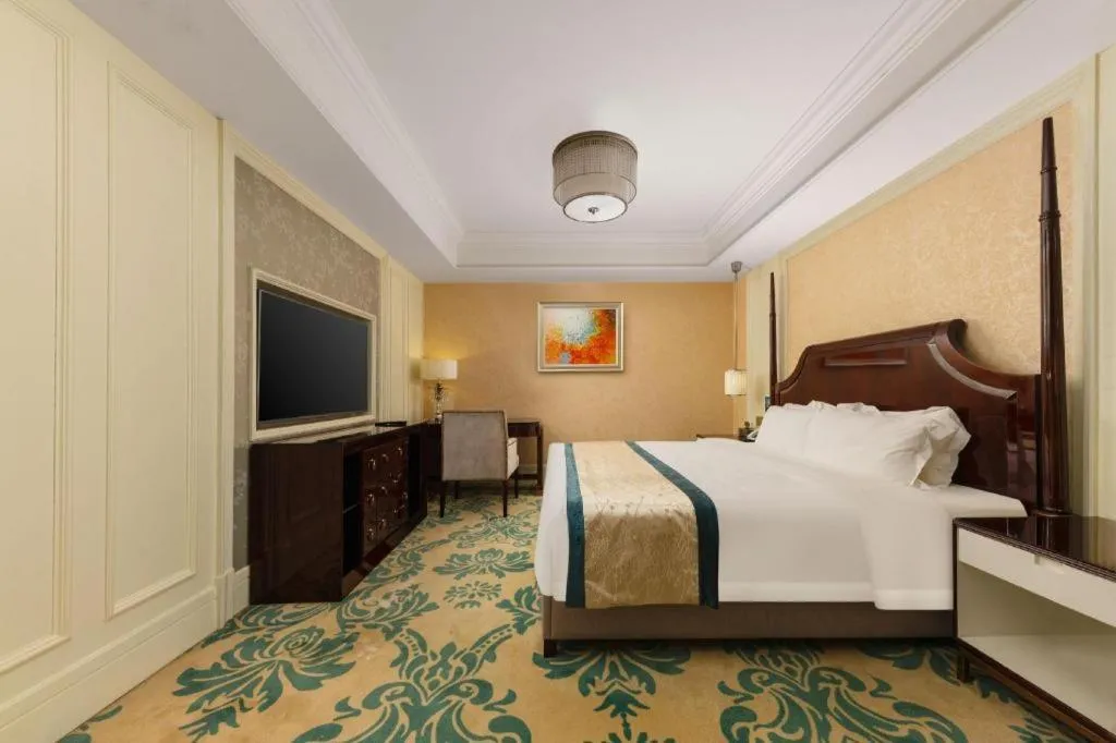 Bed in Lake Piedmont International Hotel