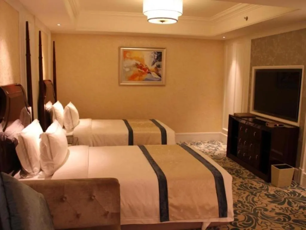 Bed in Lake Piedmont International Hotel