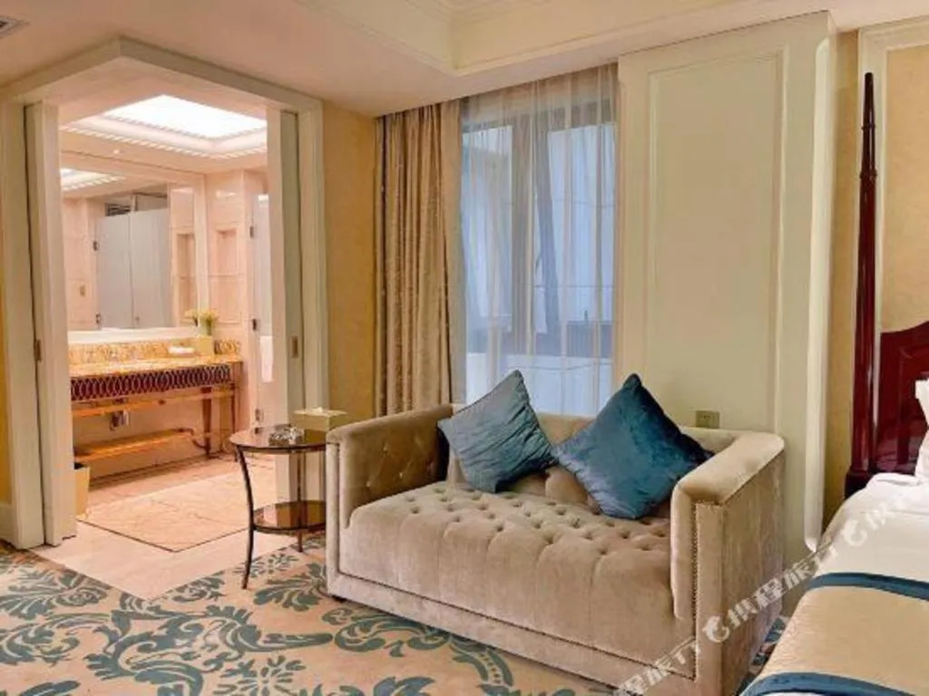 Bed in Lake Piedmont International Hotel